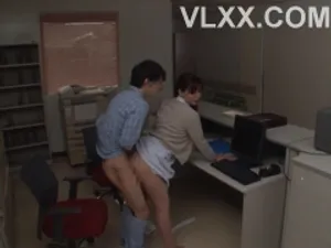 Phang cô bồn chứa tinh của anh trai dâm dục bên cạnh anh trai