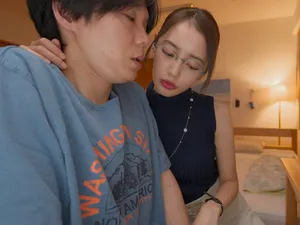Thật tuyệt vời! Sau khi cho con bú, cô ta ra ngoài để ngoại tình. Một cô gái trẻ như vậy chắc chắn phải bị địt dữ dội